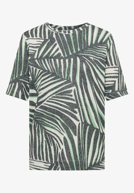 Shirt met boothals en print palm breeze green T-shirt met korte mouwen en groot palmblaadprint in groen en zwart op lichte achtergrond.