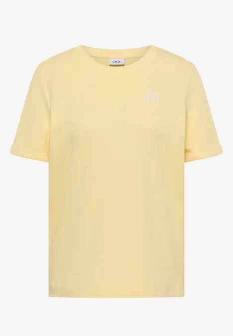 Hellgelbes T-Shirt mit kurzen Ärmeln und kleinem weißen Logo auf der Brust.