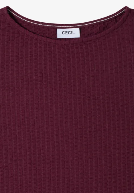 Shirt in seersucker stof sweet grape red Donkerrood gestructureerd damesshirt met ronde hals en CECIL-label.