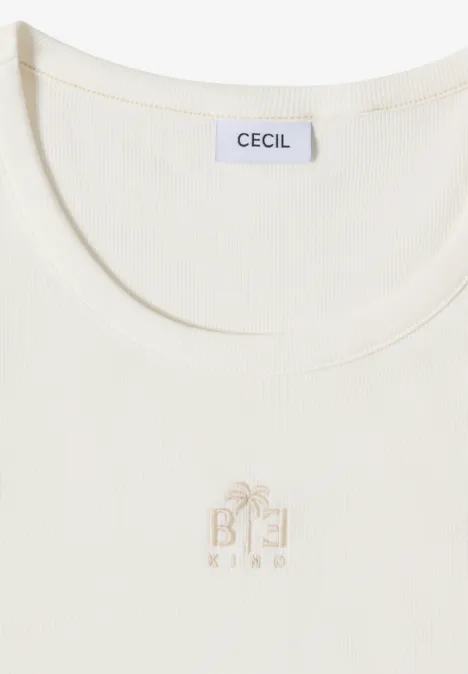 Crèmekleurig T-shirt met ronde hals, merklabel 'CECIL' en kleine 'BE KIND'-opdruk met palmboompjes.
