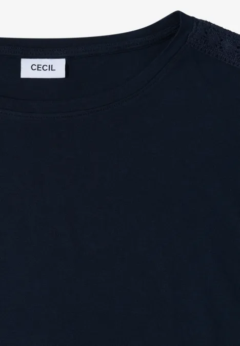 Dunkelblaues T-Shirt mit Rundhalsausschnitt und CECIL-Logo am Kragen.