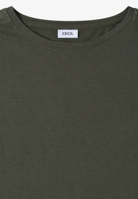 Olivgrünes T-Shirt mit Rundhalsausschnitt und CECIL-Label am Kragen.