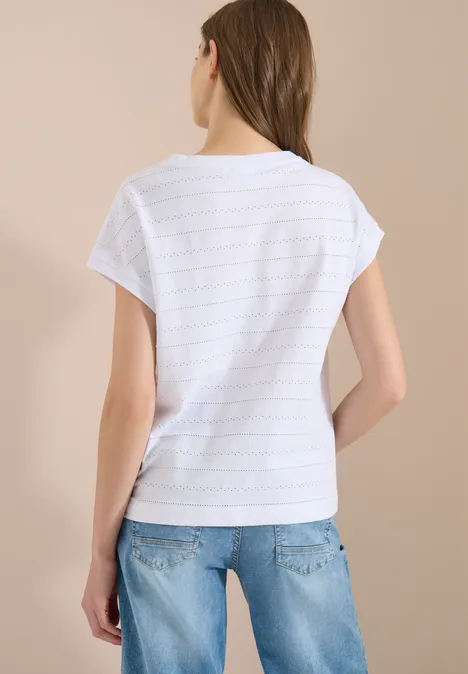 T-shirt structuré avec col bateau White Rückansicht einer Frau in weißem T-Shirt und Jeans vor neutralem Hintergrund.