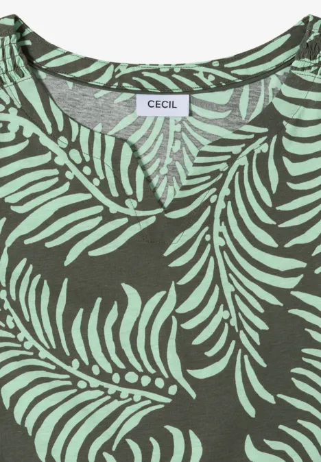 Top met split in de hals en tweekleurig patroon khaki Donkergroen T-shirt met lichtgroene bladprint en V-hals van het merk CECIL.