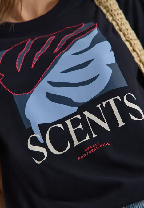 Zwart T-shirt met abstracte print en witte tekst 'SCENTS'