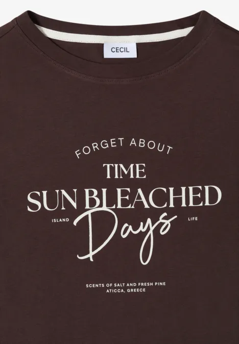 Braunes T-Shirt mit Rundhalsausschnitt und weißem Aufdruck 'Forget About Time Sun Bleached Days' von Cecil