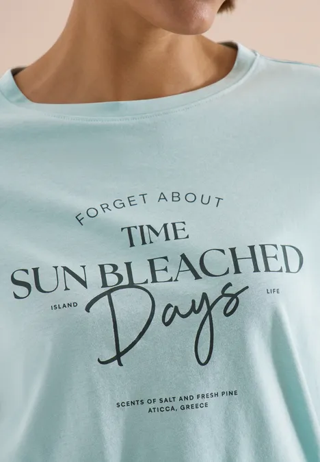 T-Shirt mit Boat Neck und Wording Artwork crystal mint Mintgrünes T-Shirt mit schwarzem Schriftzug 'Sun Bleached Days' und Insel-Feeling Mykonos, Griechenland.
