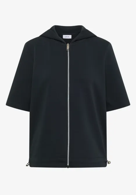 Schwarze Kurzarm-Kapuzenjacke mit durchgehendem Reißverschluss und geradem Schnitt.