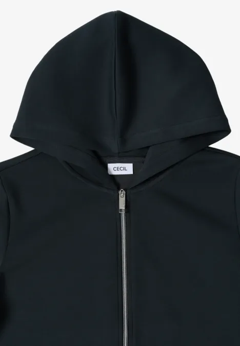 Schwarzer, schlichter Kapuzenpullover mit durchgehendem Reißverschluss.