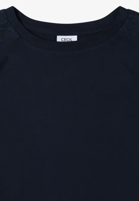Ein schlichtes, dunkelblaues kurzärmeliges T-Shirt mit Rundhalsausschnitt, flach liegend abgebildet.