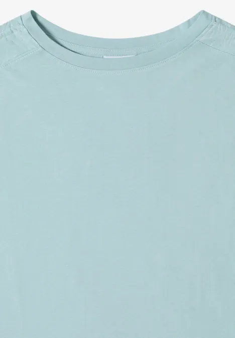Ein schlichtes, hellgrünes T-Shirt mit rundem Halsausschnitt.