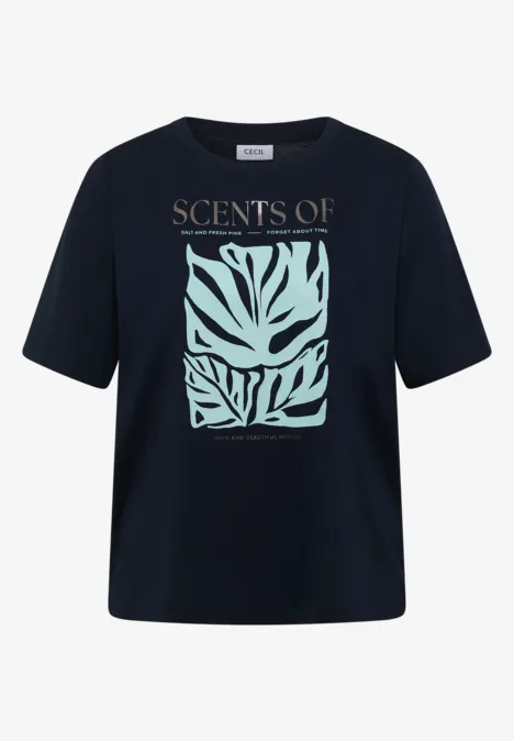 Dunkelblaues T-Shirt mit kurzem Arm, Aufdruck ‘SCENTS OF’ und hellgrünem Blattmuster.