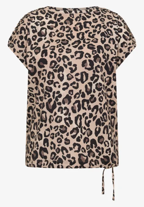 Kurzärmlige Bluse in Beige mit schwarzem Leopardenmuster und verstellbarem Kordelzug am Saum.