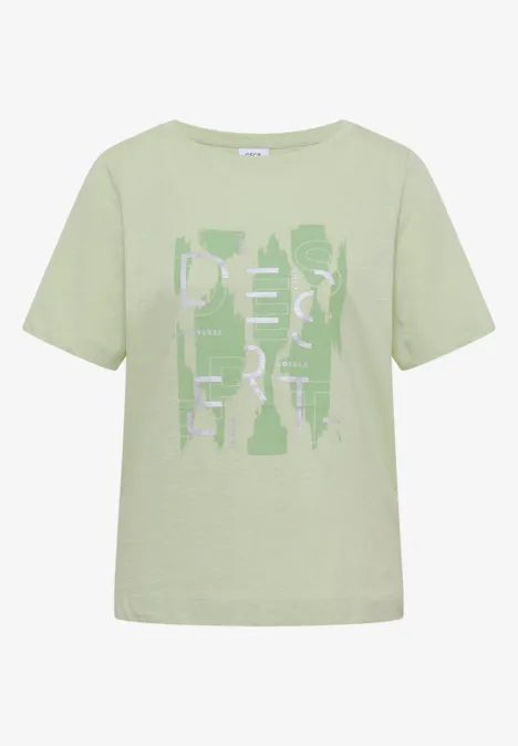 Hellgrünes T-Shirt mit modernem, abstraktem weißen und grünen Grafik-Print vorn.