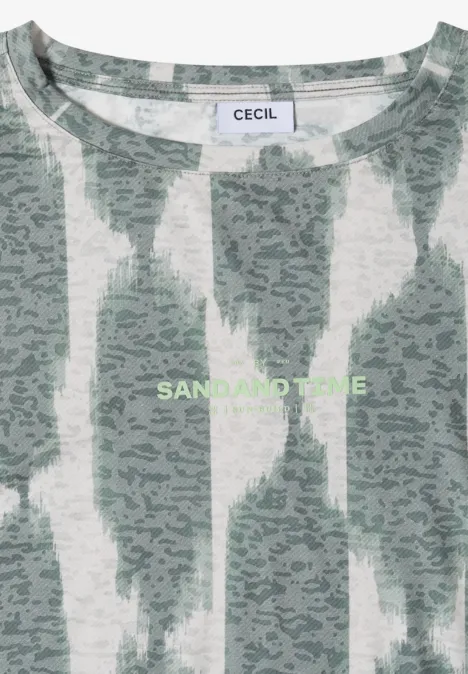 T-shirt effet délavé avec inscription deep matcha green T-shirt col rond à rayures blanc et vert sable avec étiquette 'CECIL' sur le col.