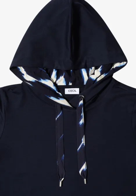 Dunkelblauer Hoodie mit gemusterten Kordeln und kontrastreich gefütterter Kapuze.