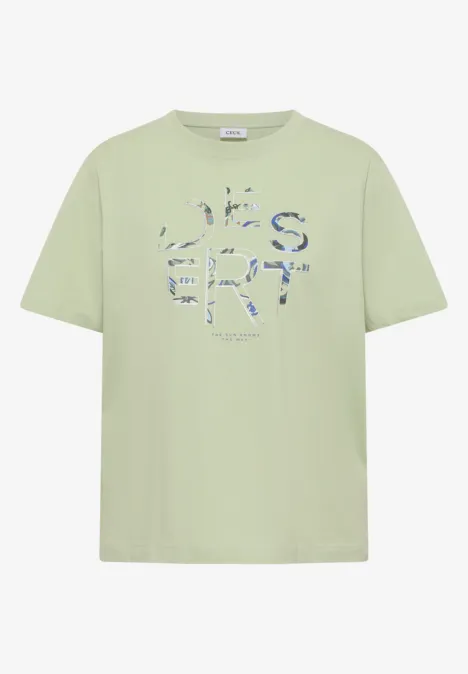 Hellgrünes T-Shirt mit 'DESERT'-Schriftzug, verziert mit dezentem Wüstenmuster