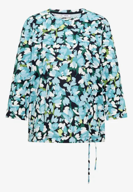 Eine lockere Bluse mit blauem und weißem Blumenmuster