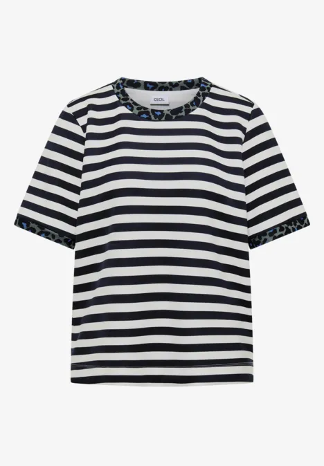 Schwarz-weiß gestreiftes Kurzarmshirt mit gemustertem Kragen und Ärmelabschluss.