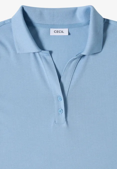 Hellblaues Poloshirt mit kurzärmeligem Design, Kragen und Dreiknopfleiste