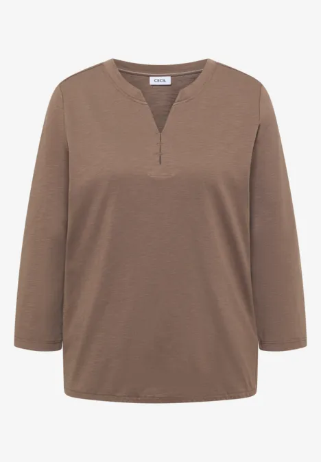 Braunes Shirt mit 3/4-Ärmeln und kleinem V-Ausschnitt, leger geschnitten.