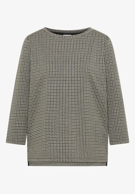 Damenpullover mit klassischem Hahnentrittmuster, Rundhalsausschnitt und 3/4-Ärmeln, gerade geschnitten.