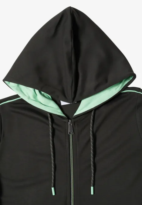 Jack met capuchon en contrasterende details raw khaki Zwarte capuchontrui met rits en mintgroene binnenvoering.