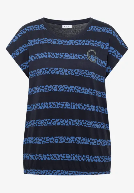Locker geschnittenes schwarzes T-Shirt mit breiten blauen Leopardenmuster-Streifen.