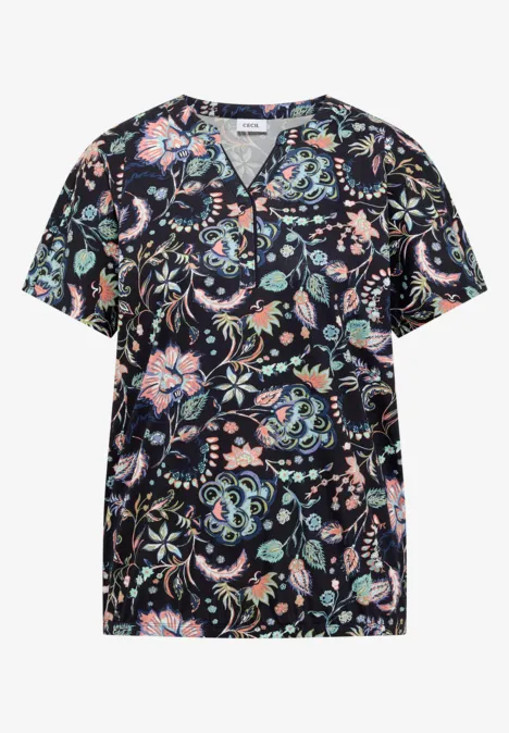 Geflecktes, kurzärmliges Damen-T-Shirt mit buntem Blumen- und Paisley-Muster auf dunklem Hintergrund.