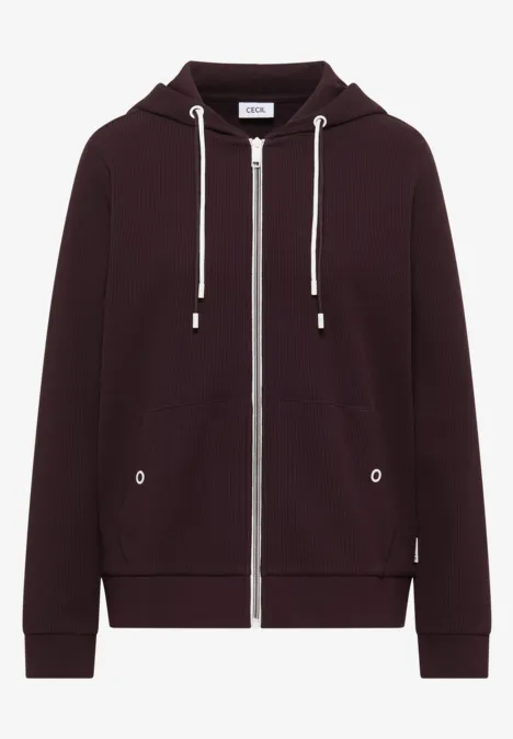 Dunkelroter Kapuzenpullover mit Reißverschluss, weißen Kordeln und aufgesetzten Taschen.