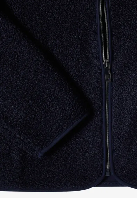 Teddy-Jacke mit Kapuze in Unifarbe urban dark blue Nahaufnahme einer dunkelblauen Fleecejacke mit Reißverschluss und weichem, flauschigem Stoff.