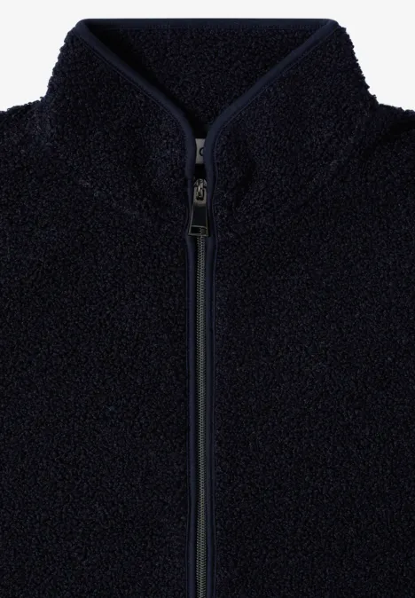Dunkelschwarze Fleecejacke mit Reißverschluss und hohem Stehkragen.