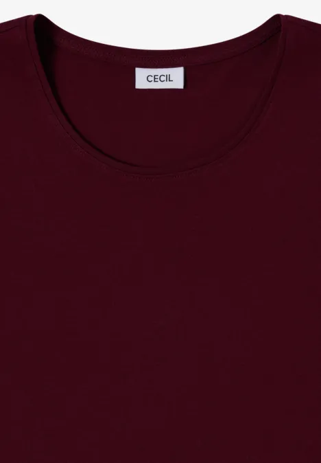 Ein schlichtes, bordeauxfarbenes T-Shirt mit Rundhals und Markenlabel "Cecil" innen am Kragen.