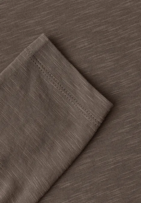 Shirt met lange mouwen en een boothals urban taupe Braunes, strukturiertes Stoffstück mit sichtbarer Naht und feinem, meliertem Muster.