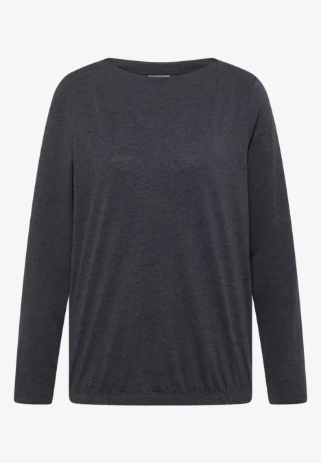 Een eenvoudig effen donkergrijs shirt met lange mouwen en ronde hals.