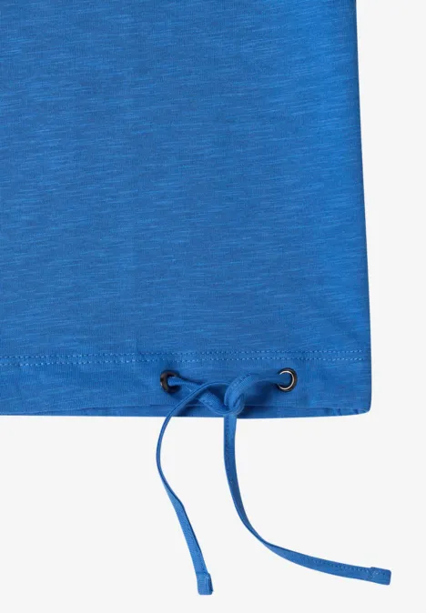 Langarm Shirt mit Rundhals und Tunnelzug north blue Nahaufnahme eines blauen Kleidungsstücks mit Saum und Kordel durch Ösen