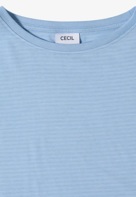 T-shirt bleu clair à manches courtes et col rond, étiquette CECIL cousue à l'encolure.