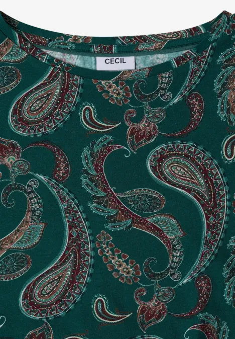 Grünes CECIL-Shirt mit Paisley-Muster und weitem Halsausschnitt.