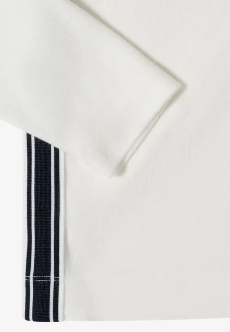 Zacht shirt met kraag en band vanilla white Weißes Langarmshirt mit seitlichen dunkelblauen Zierstreifen.