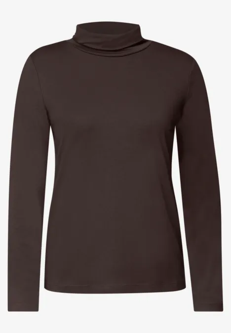 Brauner Rollkragenpullover mit langen Ärmeln