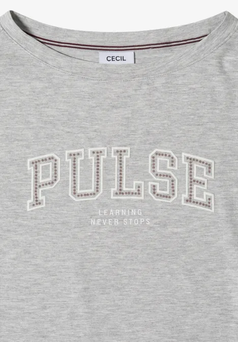 T-shirt gris avec l'inscription 'PULSE' et 'LEARNING NEVER STOPS', étiquette de marque 'CECIL'.