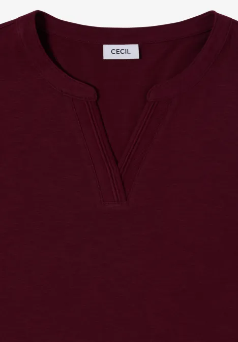 Dunkelrotes Damen-Shirt mit Rundhals und kleinem V-Ausschnitt, schlichtes Design von Cecil.