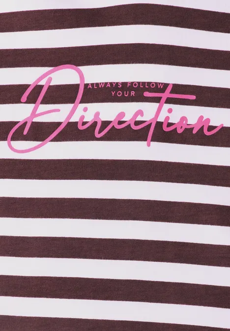 Langarm Shirt mit Kapuze und Streifen red wine Weiß-braun gestreiftes Shirt mit pinkem Schriftzug 'Always follow your Direction'.