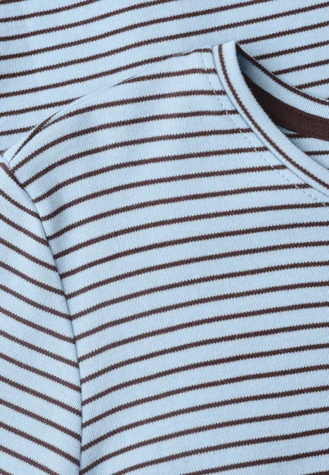 Shirt met lange mouwen, ronde hals en strepen cosmopolitan blue Hellblaues T-Shirt mit feinen, dunkelbraunen Streifen