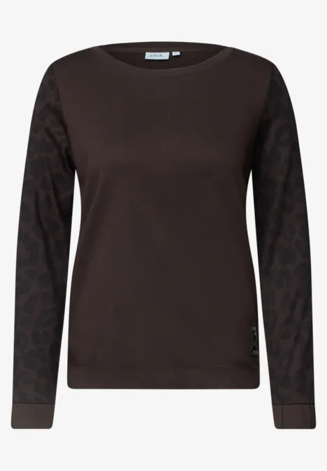 Shirt met ronde hals en luipaardprint op de mouwen truffle brown Dunkelbrauner Damenpullover mit unifarbenem Körper und gemusterten Ärmeln, Rundhalsausschnitt.