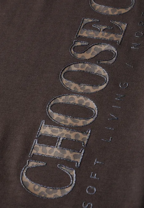 T-shirt manches longues à inscription truffle brown Dunkles T-Shirt mit großem 'CHOOSE'-Schriftzug im Camouflage-Look.