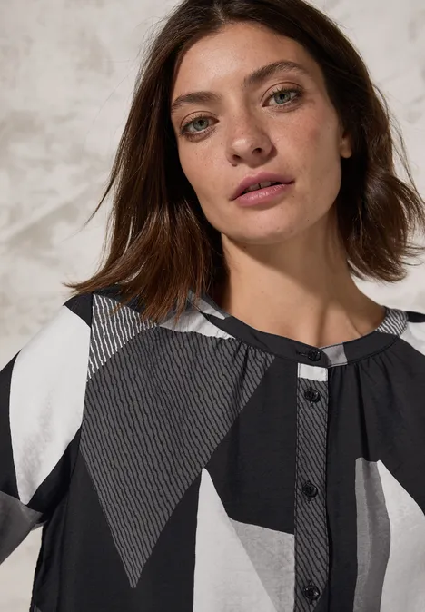 Bluse mit grafischem Muster Black