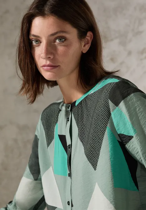 Bluse mit grafischem Muster glaced salvia green