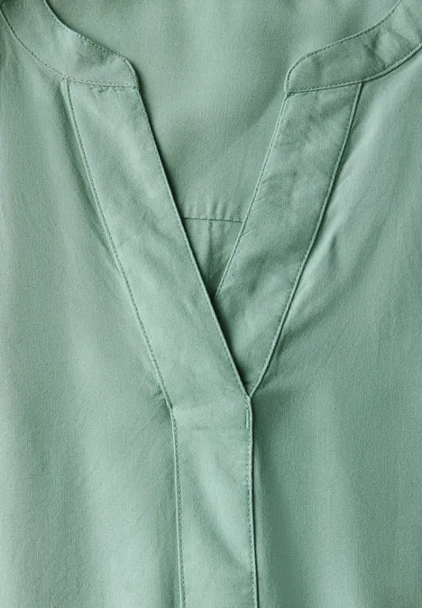 Bluse in Unifarbe matcha green