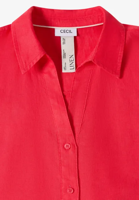 Rotes Leinenhemd mit Kragen und Knopfleiste, schlicht und sommerlich.
